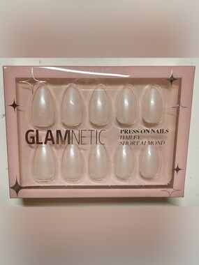 GLAMnetic Press-On Nails Hailey Short Almond - Sheer Nude